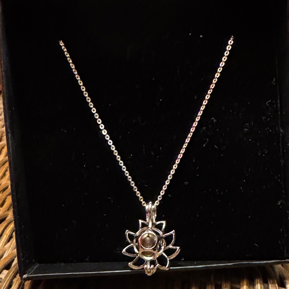Elegant Silver Lotus Pendant Necklace
Beautiful piece never worn